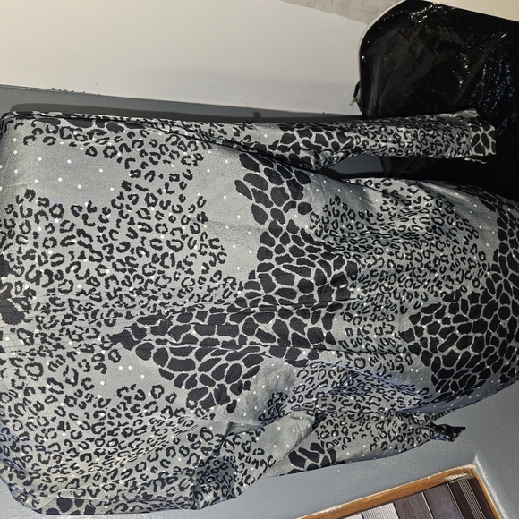 Daniel Rainn Womans V Neck Blouse Size M - Picture 9 of 14